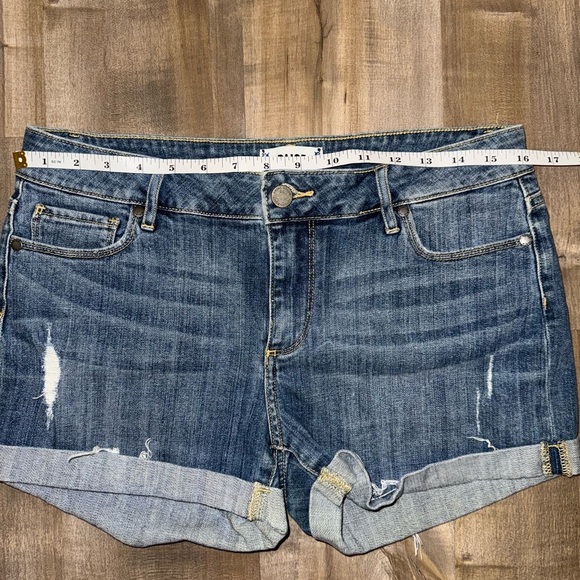 Paige Amari Distressed Cuffed Denim Women’s Shorts Size 28 Medium Wash - Picture 2 of 8